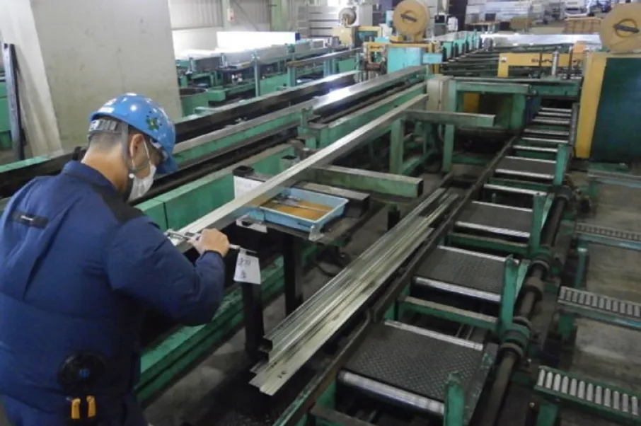 株式会社KMC 大阪工場 作業風景