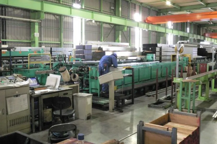 株式会社KMC 大阪工場 作業風景