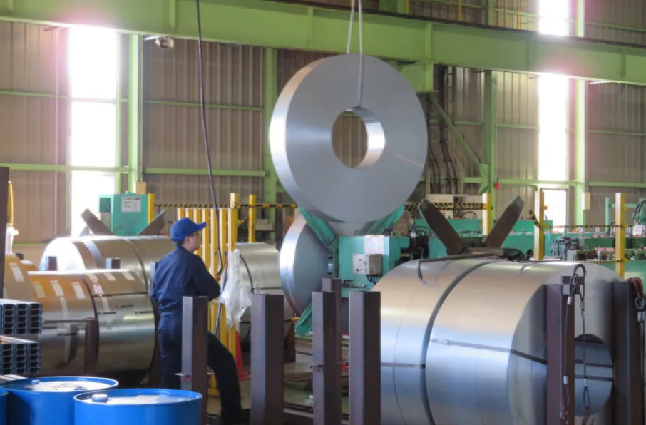 株式会社KMC 大阪工場 作業風景