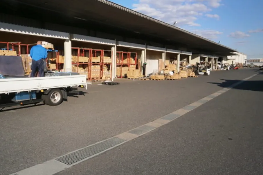 株式会社KMC 大阪工場 屋外風景